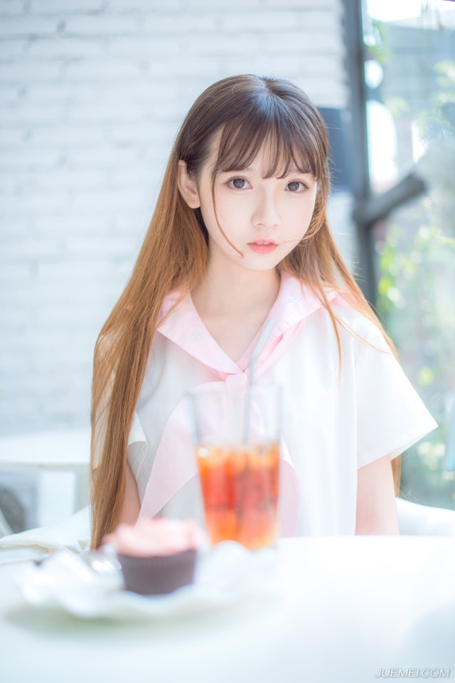 庞统闻言不禁苦笑，目光看向吕征身后的马秋、姜维、张虎、高览、管勇五个小家伙，马秋和姜维一抬头，朗声道：“我等是来帮公子的。”